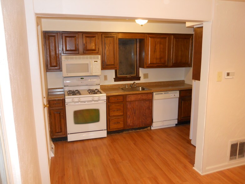 Kitchen - 1206 Woodbine St