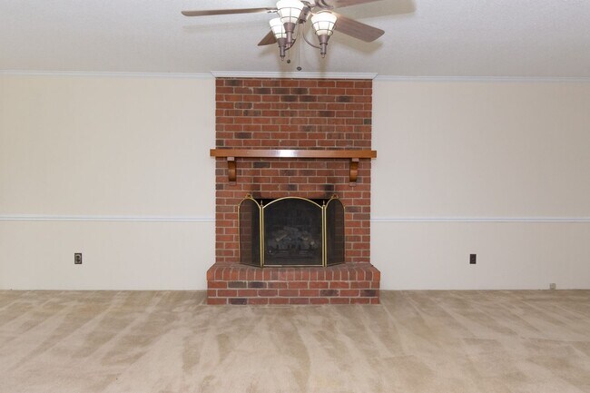 Building Photo - $300 off the first month's rent on a 12 mo...