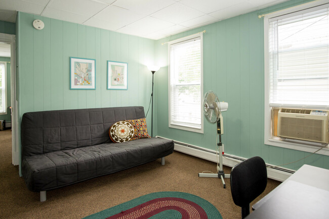 Building Photo - 42 Everett St