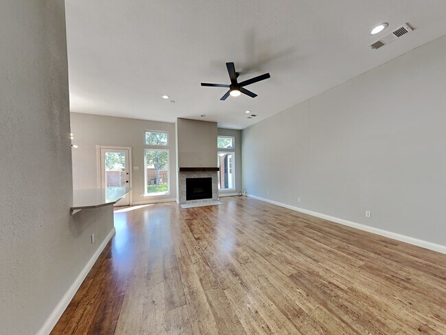 Building Photo - 250 Pinyon Ln
