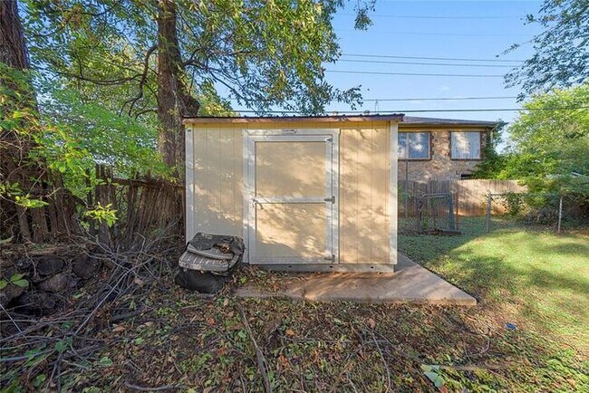Building Photo - 2421 NW 18th St