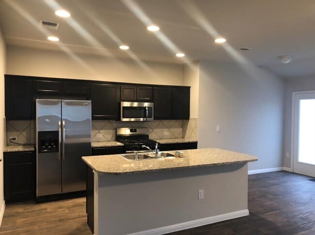 Building Photo - 3504 Blazeby Dr