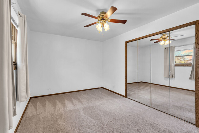 Building Photo - 1004 E Callero Cir