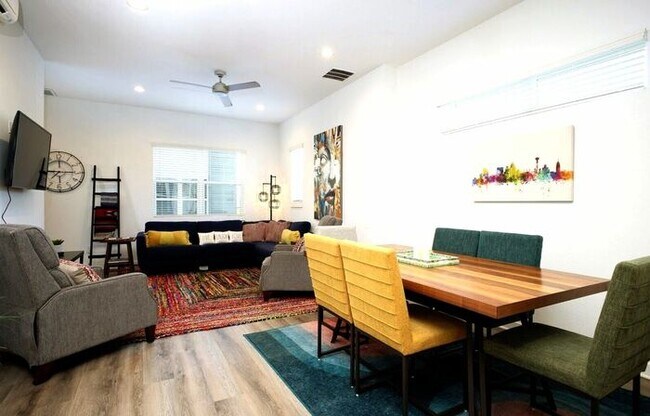 Building Photo - Location, Style, Fully Furnished