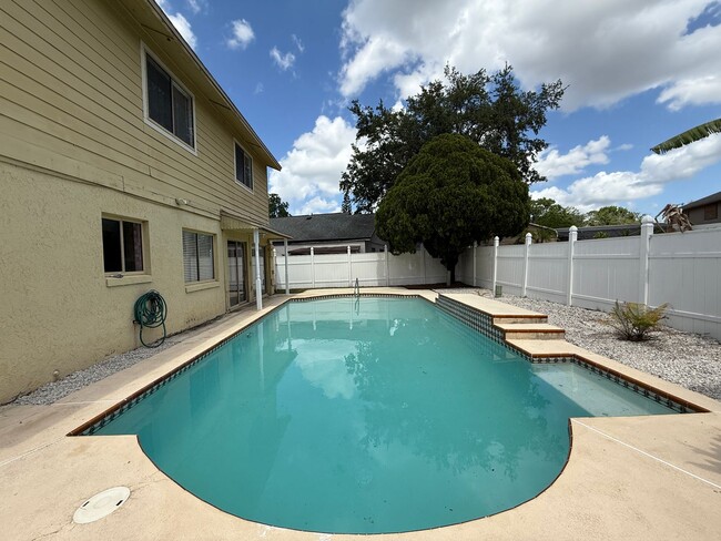 Building Photo - East Orlando Pool Home