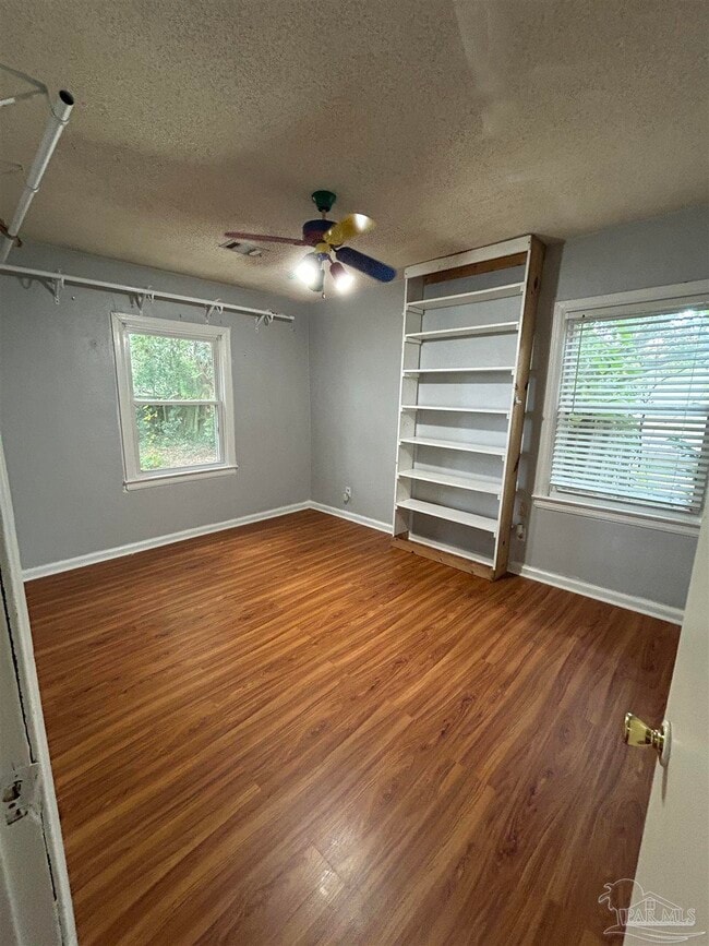 Building Photo - 303 Ariola Ave