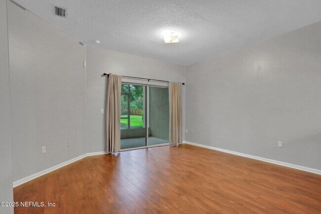 Building Photo - 9744 Summer Grove Way W