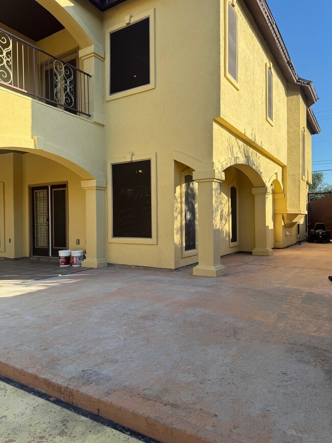 Building Photo - 3102 E Plum St