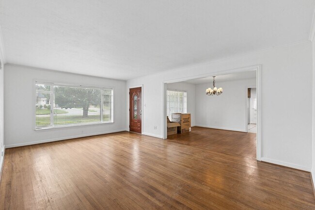 Building Photo - 1108 Larchmont Ln