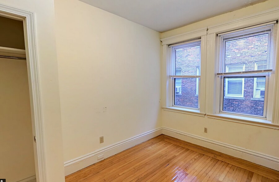 Building Photo - 25 Queensberry St