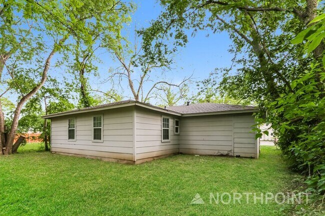 Building Photo - 1009 E Jefferson St