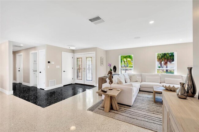 Building Photo - 807 Snug Island