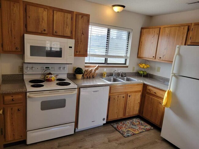 Building Photo - 3621 Dalewood Ave SE