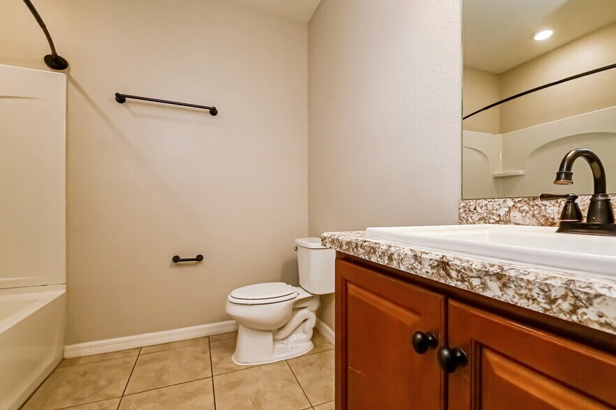 Building Photo - 10641 Laguna Plains Dr