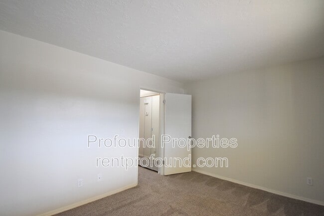 Building Photo - 421 N Hayden Bay Dr