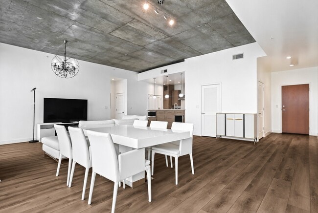 Building Photo - 5925 Almeda Rd