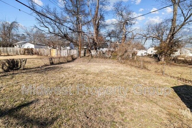 Building Photo - 405 Cameron Rd