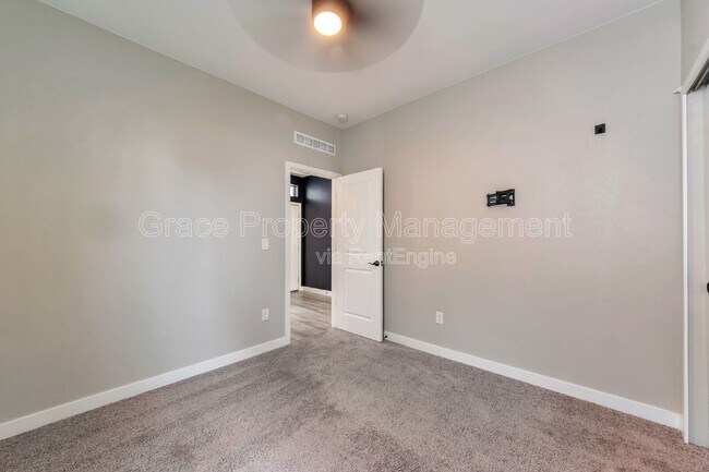 Building Photo - 4751 Ambrose Pl