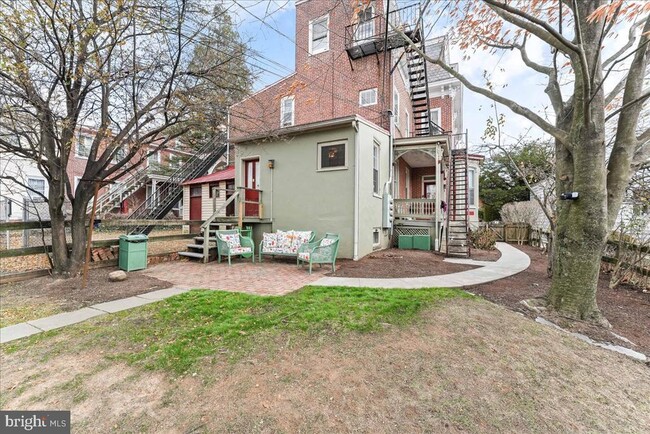 Building Photo - 223 W Miner St