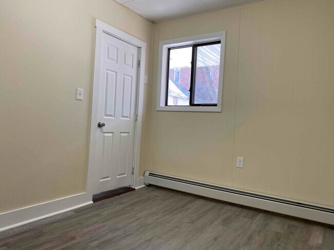 Building Photo - 325 Waldo St