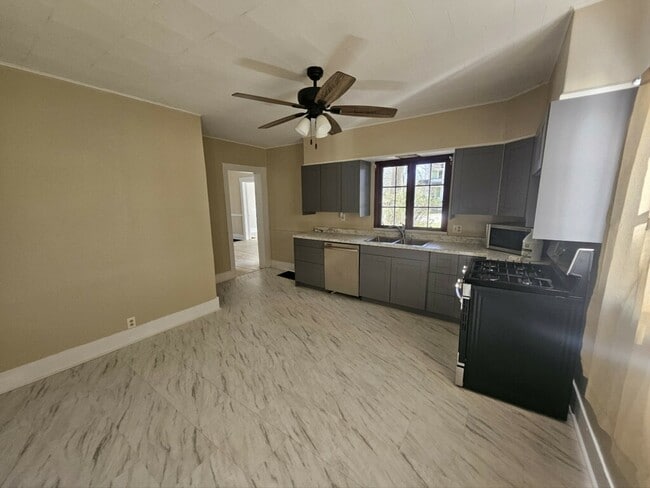 Building Photo - Warren