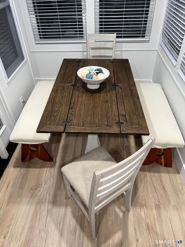 Building Photo - 17 W Orland St