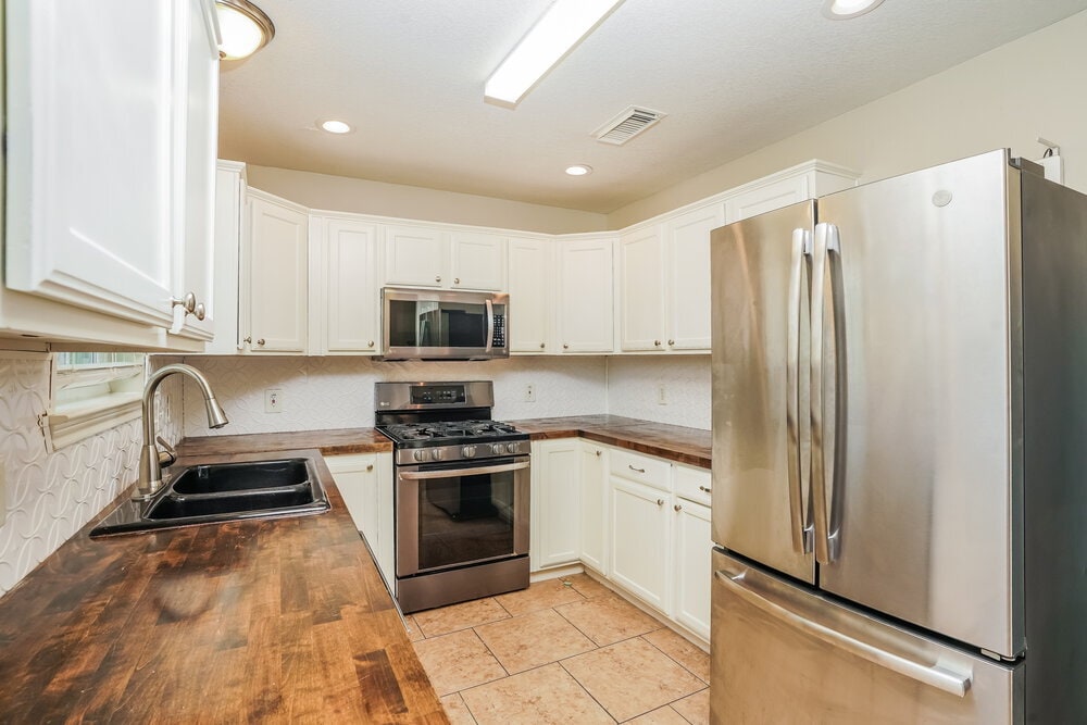 Building Photo - 216 Green Isle Ave