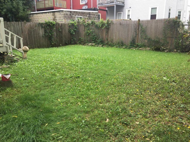 Building Photo - 146 Spencer St