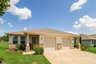 Building Photo - Coming Soon! 3 BR/2BA | Newly Renovated Single Family Home | 1-Car Garage Parking | In Blue Springs!