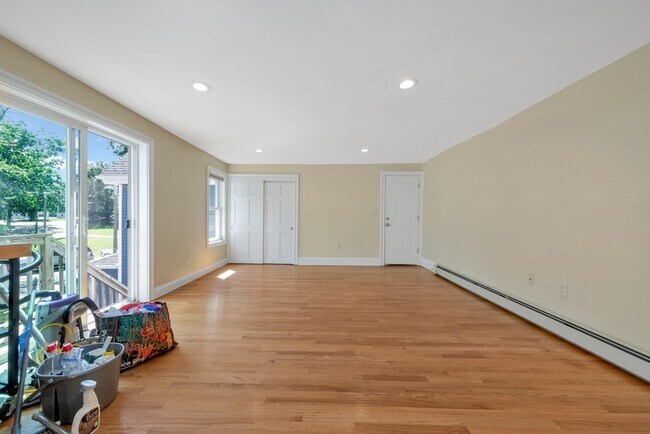 Building Photo - 4 School St Pl