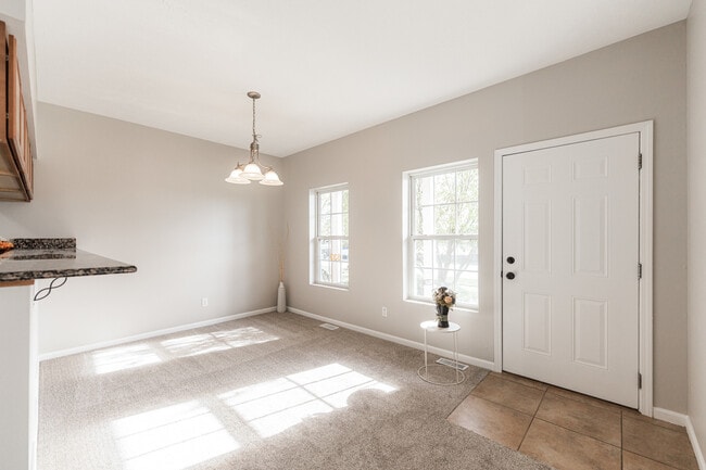 Building Photo - 639 Stonegate Dr