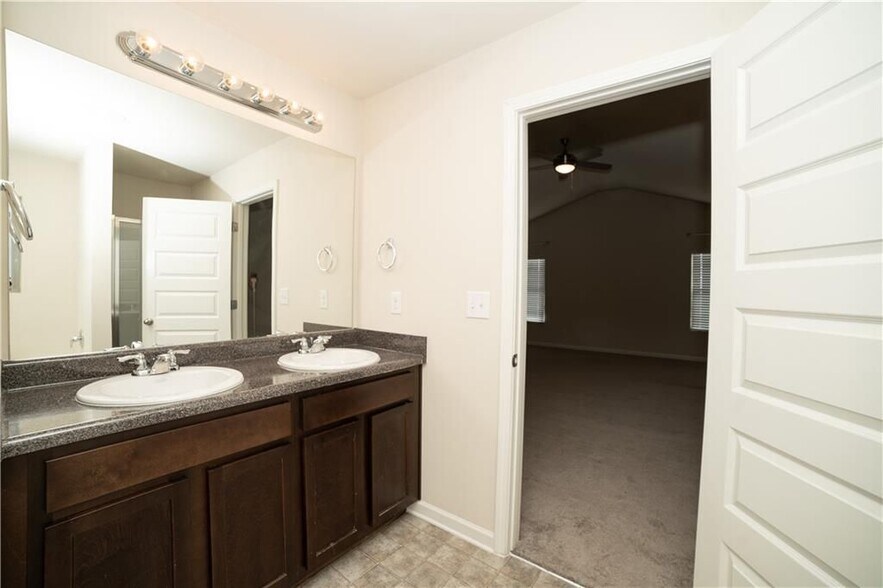 Building Photo - 376 Pernell