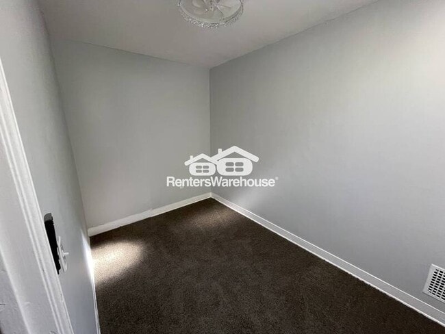 Building Photo - 2125 Cliftwood Ave