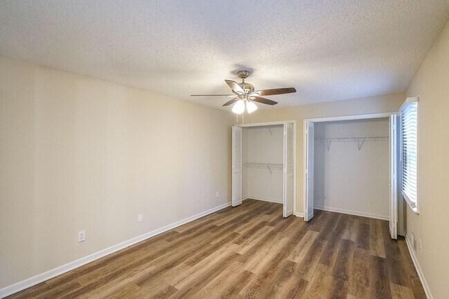 Building Photo - 317 E Claiborne Ct