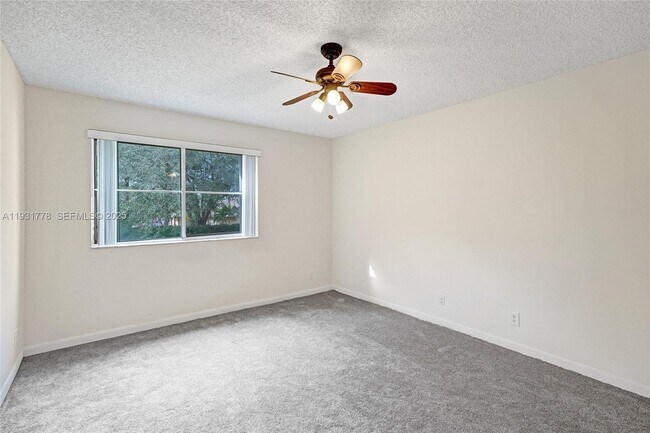 Building Photo - 9901 Westview Dr