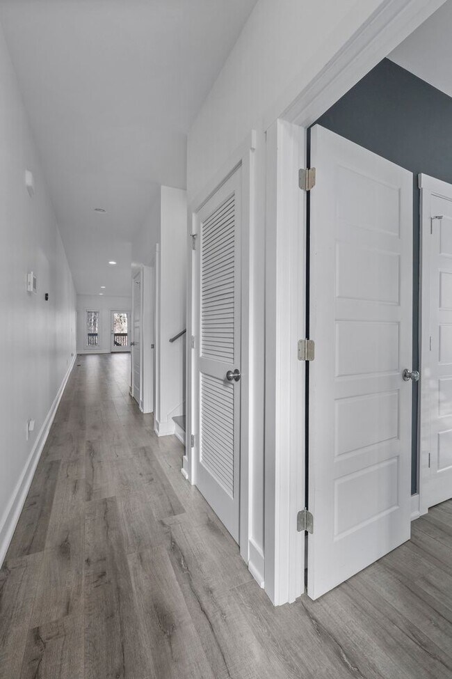 Building Photo - Modern 3 bedroom Home in East Nashville Close to the Most Popular Places in Nashville!
