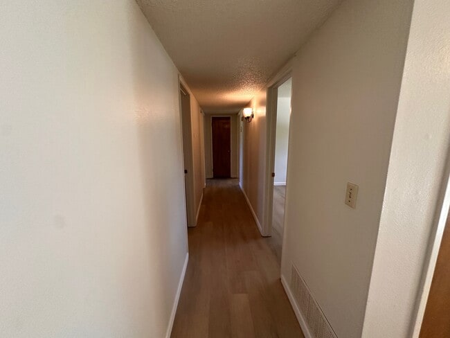 Building Photo - 45559 N Oakview Dr