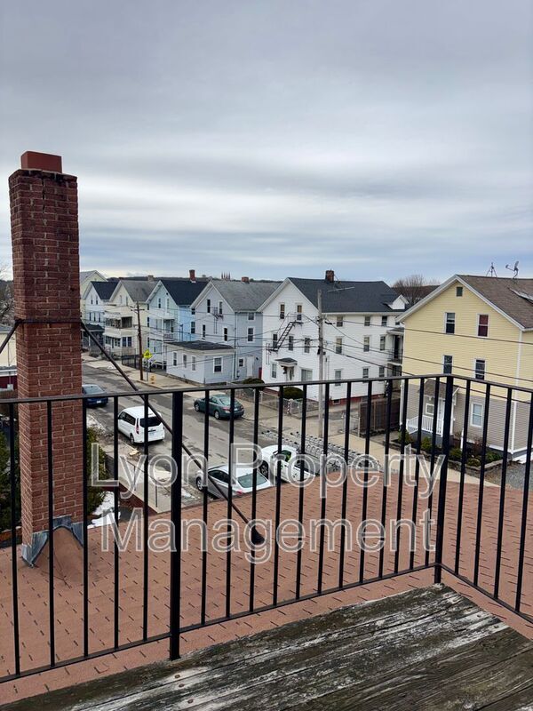 Building Photo - 262 Illinois St