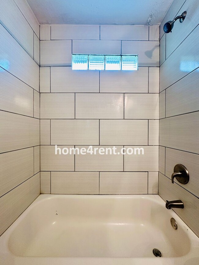 Building Photo - Cozy, Ranch Style Home w/ Stainless Steel ...