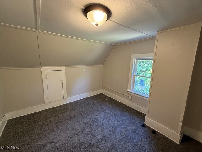 Building Photo - 842 Kenyon St