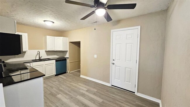 Building Photo - 4110 SE 11th St