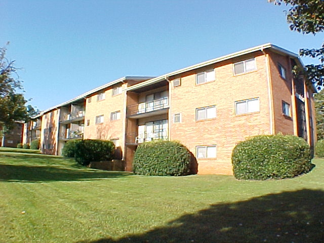 Building Photo - The Greenbrier Apartments
