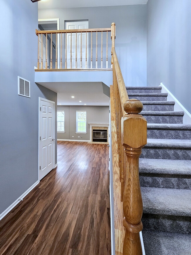 Building Photo - 464 Lancaster Dr