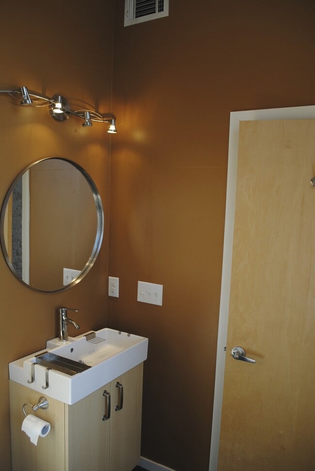 Building Photo - Contemporary Open Space  Downtown Loft