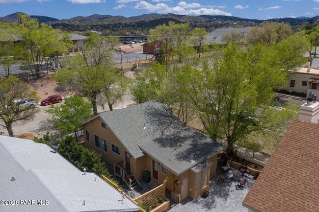 Building Photo - 502 Western Ave