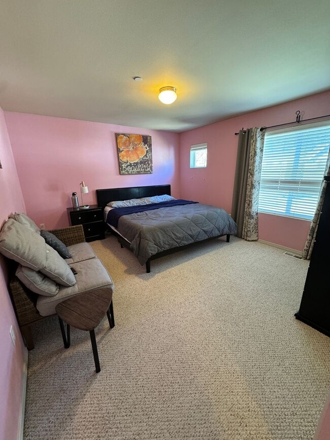 Building Photo - 1175 Swan Loop