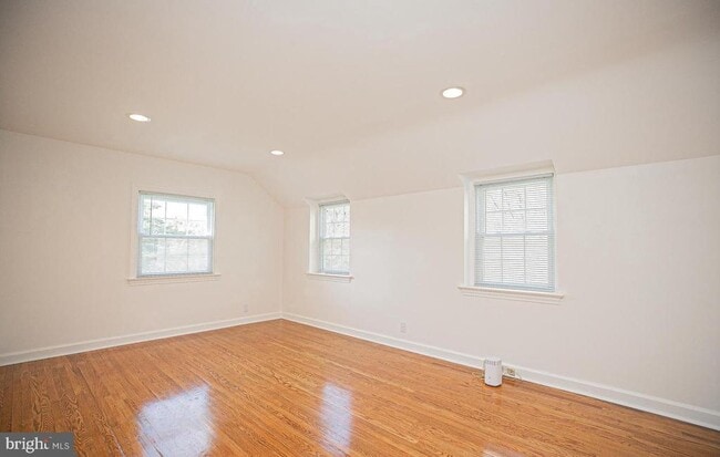 Building Photo - 526 Williams Rd