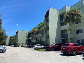 Building Photo - 1638 Embassy Dr