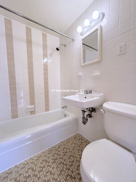 Building Photo - 172 N Beacon St