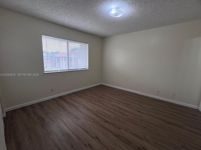 Building Photo - 3211 Coral Ridge Dr